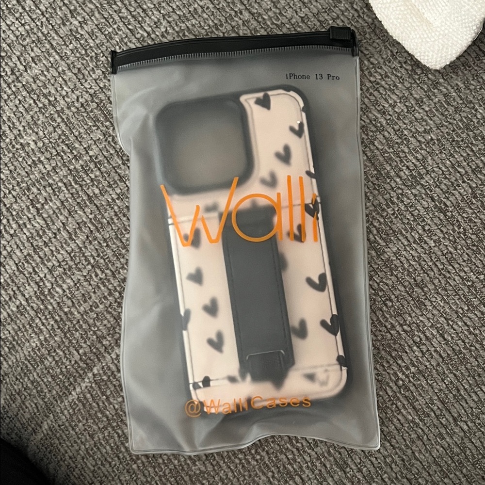 Wallis iPhone 13 Pro Case - Black Heart Pattern